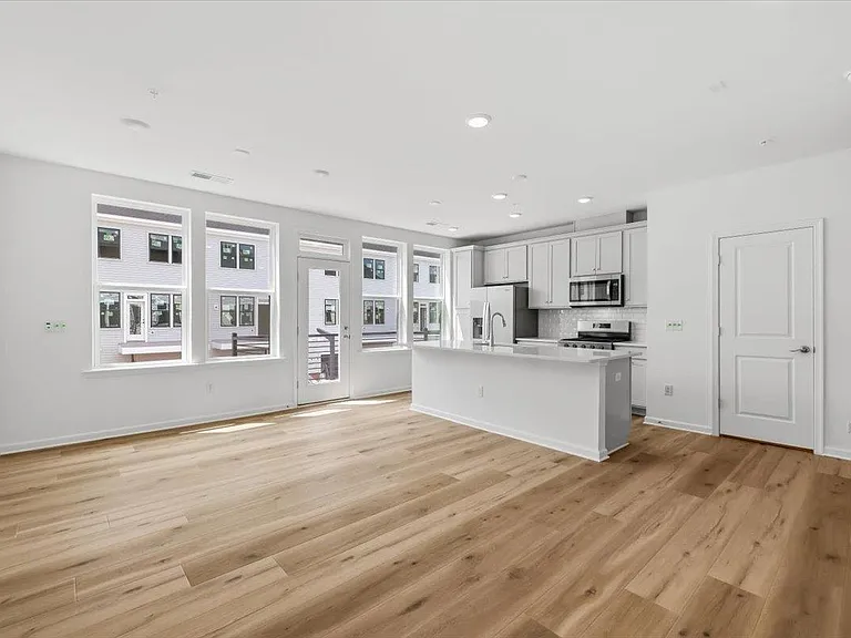 200 Balsam St #208 — Photo 6