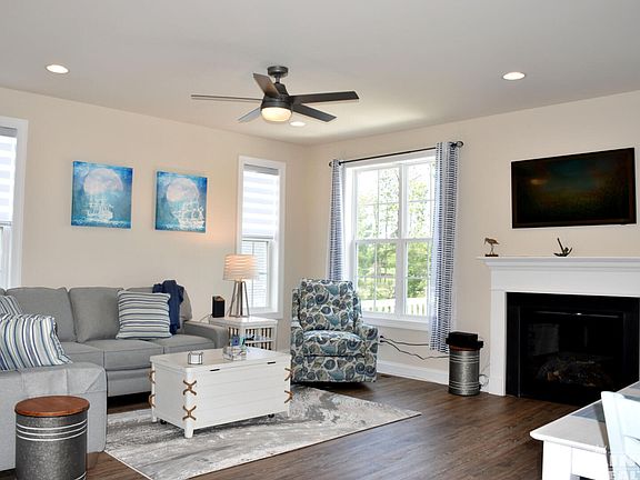 3rd image of 21502 Catalina Cir