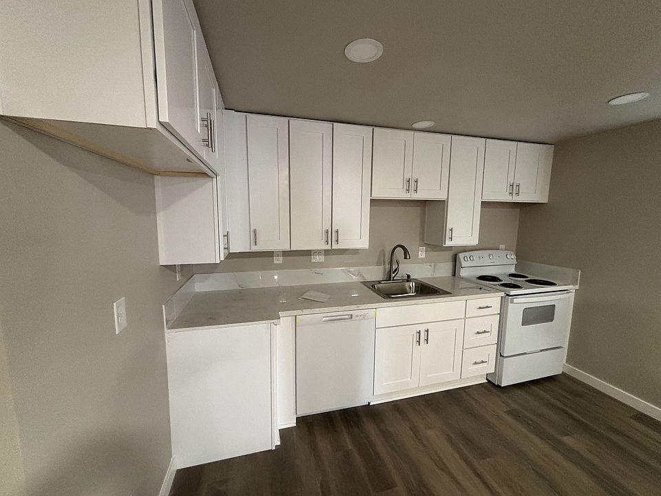 1st image of 1923 Broadway St #B