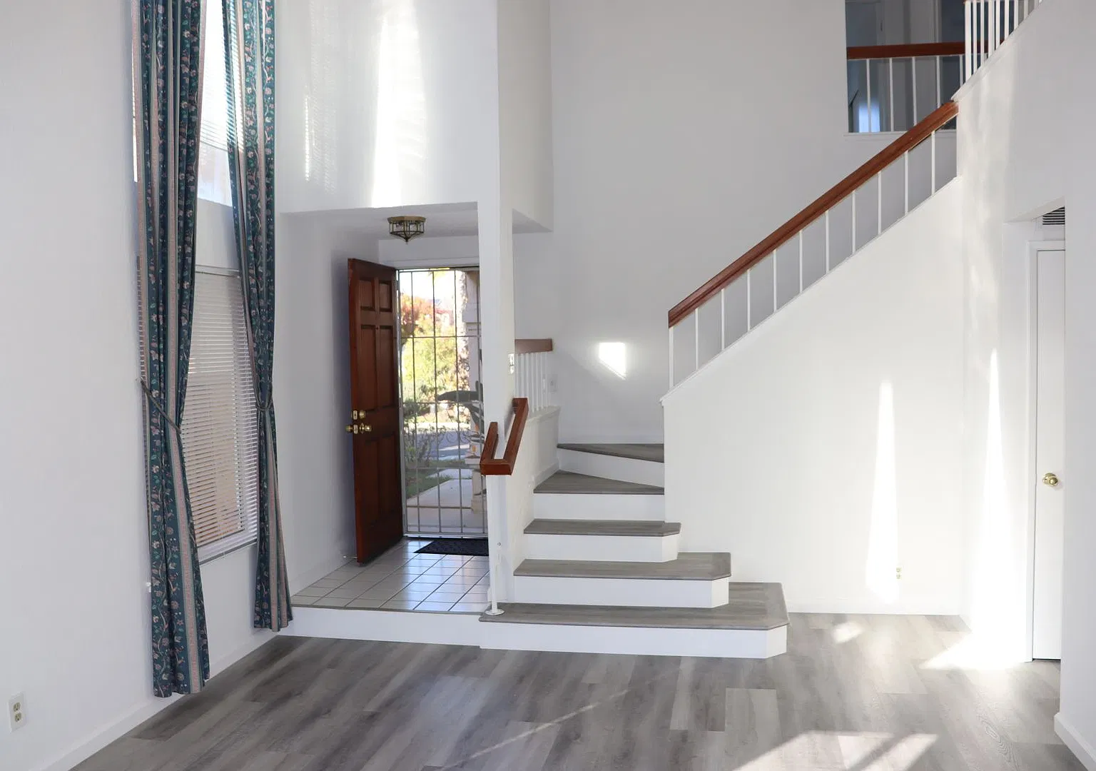 Stunning 4-bedroom, 2.5-bathroom home located in the desirable Deer Run — Photo 2