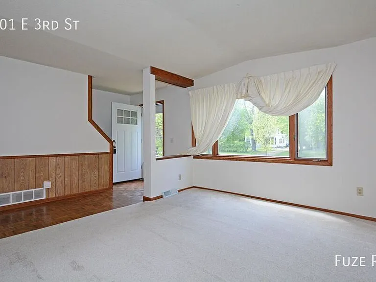 301 E 3rd St — Photo 3