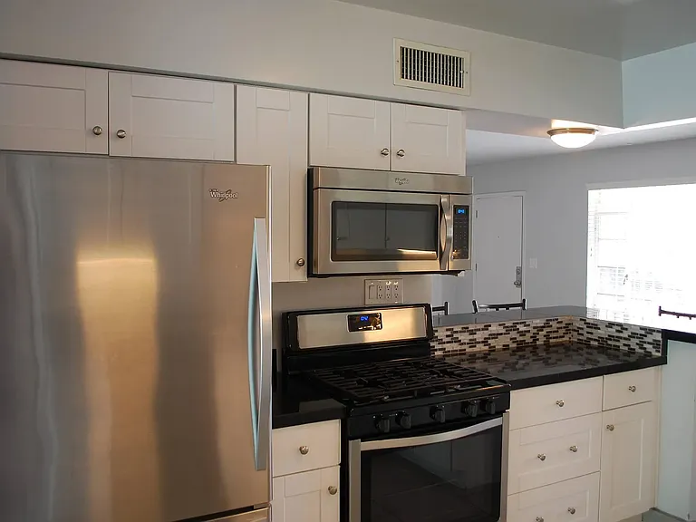 2743 N Tyndall Ave — Photo 10