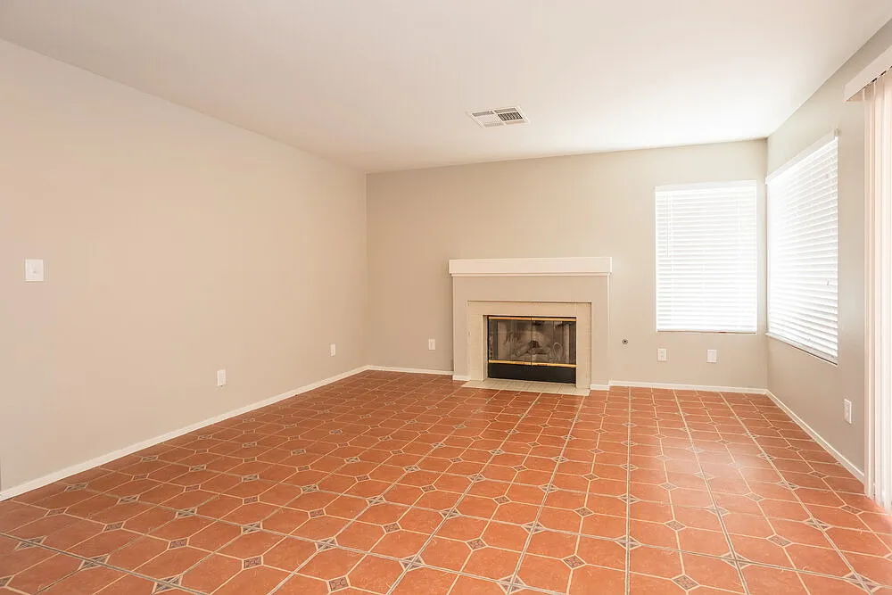 4 bed, 2.5 bath, 1817 sqft, $2,140 — Photo 3