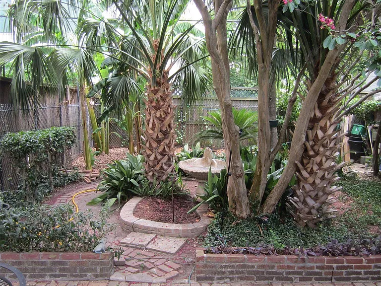 512 W Polk St — Photo 11
