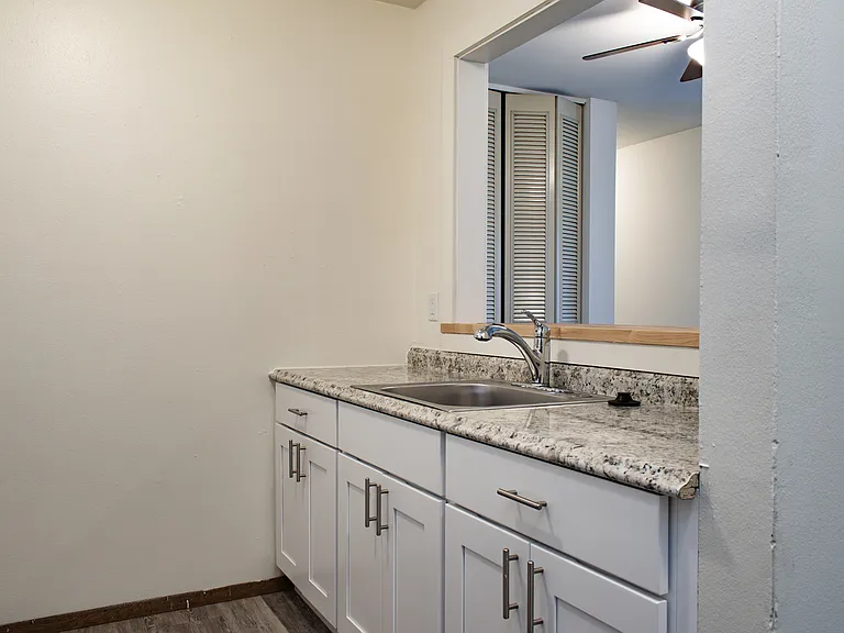 2 Bed / 1 Bath - 1,000 SF - Kitchen