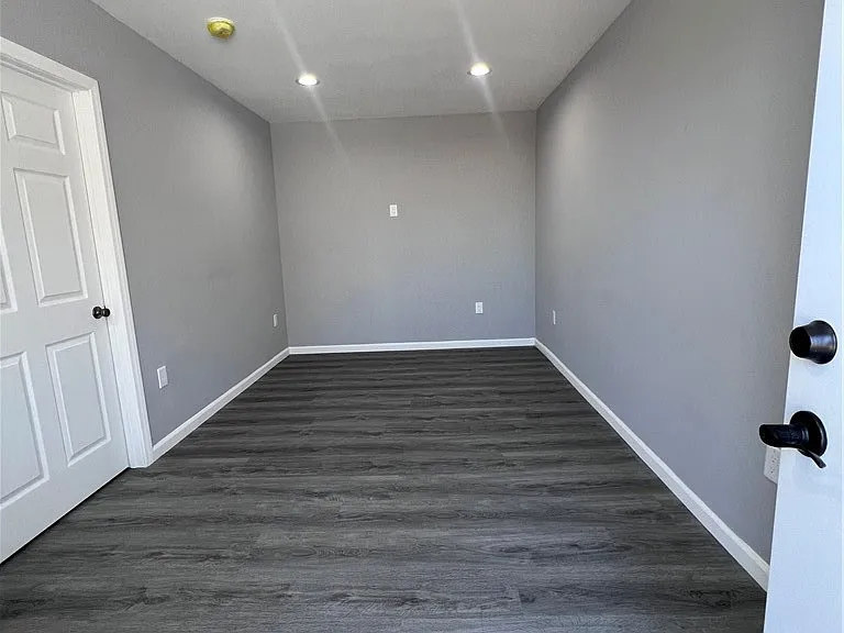 18623 Orange St — Photo 4