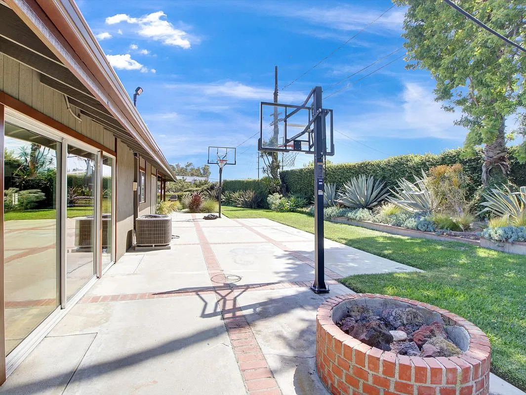 4 bed, 3.0 bath, 2934 sqft, $8,950 — Photo 4