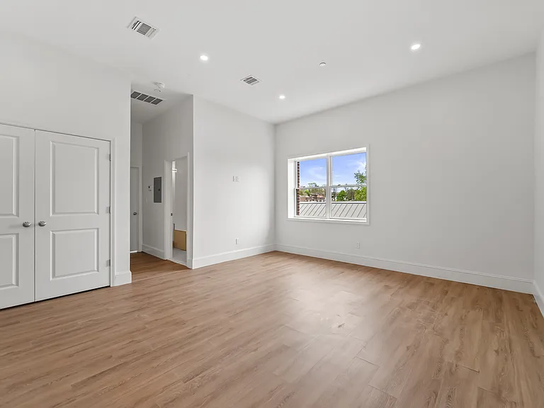 The North Court Apartments — Photo 10