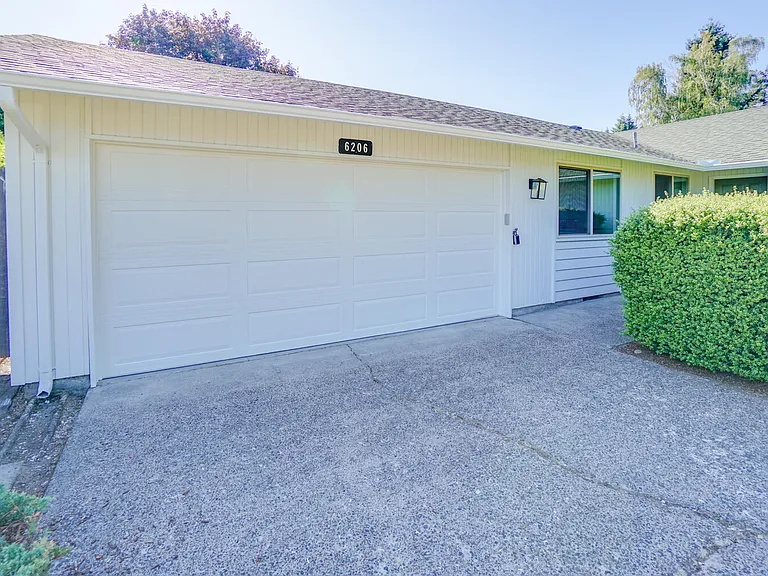 6206 NW Cherry St — Photo 2