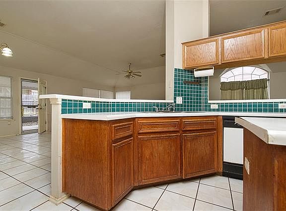 4th image of 1102 Briargate Dr