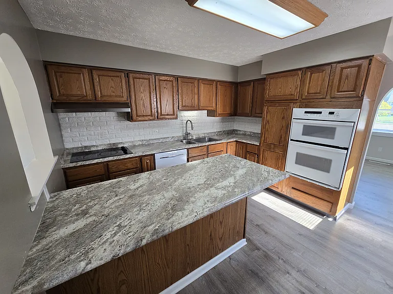 2952 Louise Ave — Photo 5