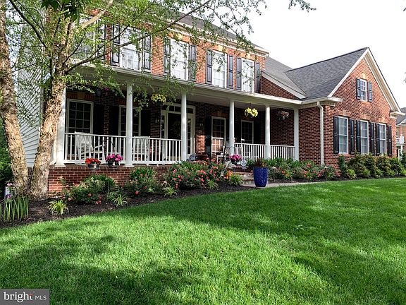 3rd image of 43274 Canal Creek Pl