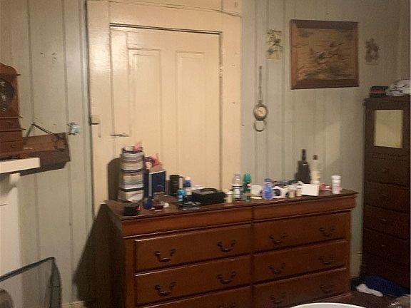 2nd image of 916 E Park Avenue