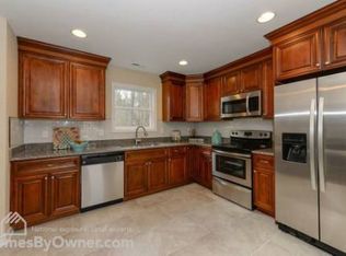 312 Hodges Cove Rd, Yorktown, VA 23692