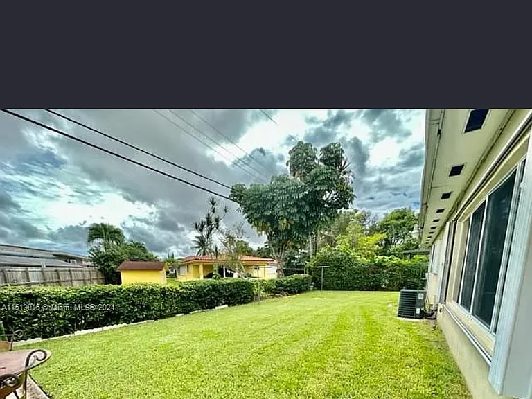 2911 SW 97th Ave — Photo 4