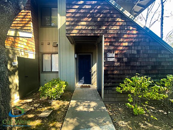 3rd image of 2307 La Terrace Cir