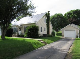 511 5th Ave SW, Cascade, IA 52033