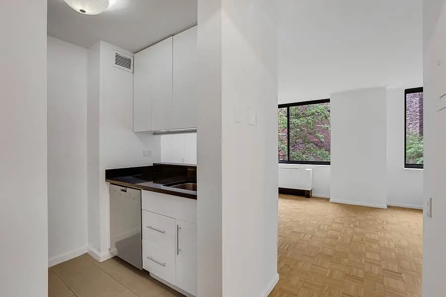 295 Greenwich St #4N