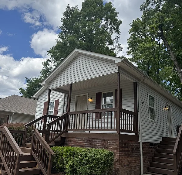 1007 Thomas Ave — Photo 1