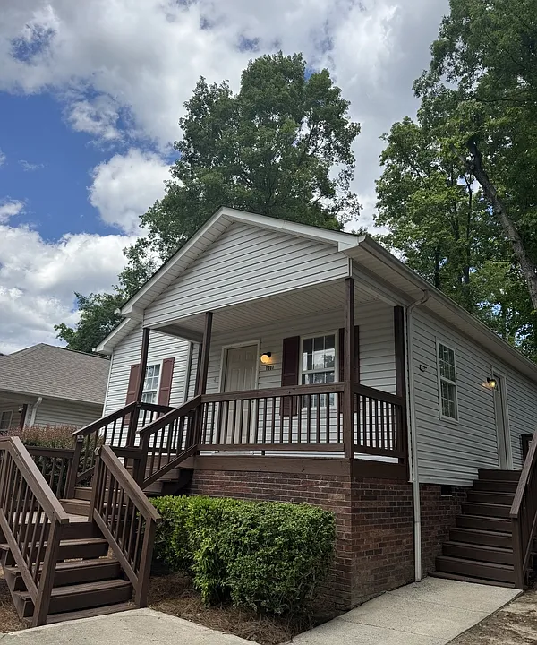 1007 Thomas Ave