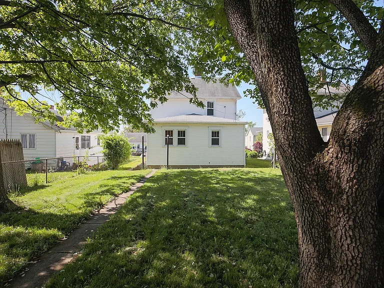 815 E Chestnut St — Photo 34
