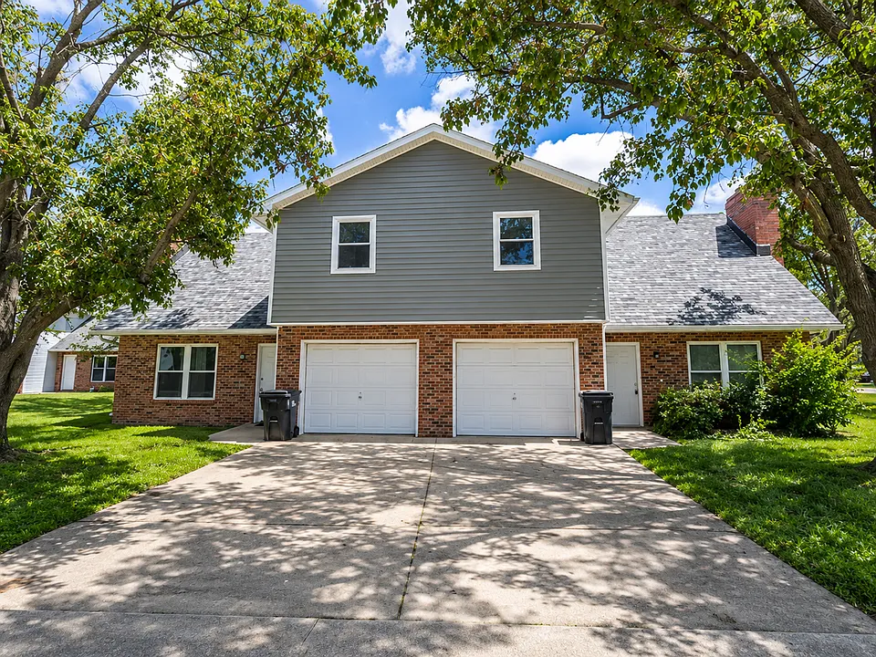 1913-1915 Greenleaves Ct