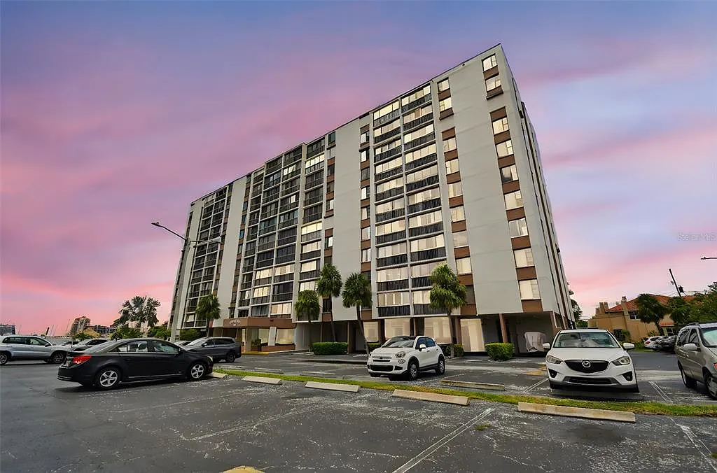 1 bed, 1.0 bath, 760 sqft, $2,100 — Photo 1