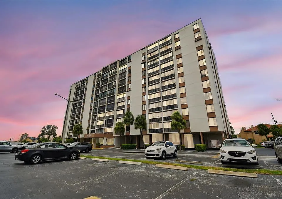 255 Dolphin Point #207