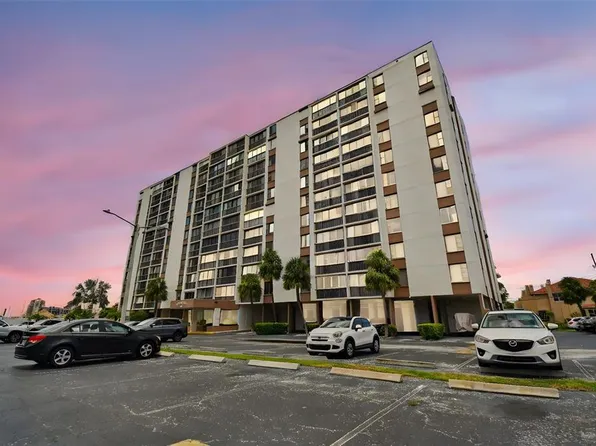 255 Dolphin Point APT 207, Clearwater, FL 33767