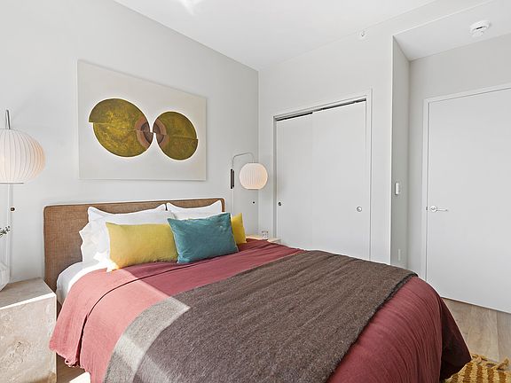 5th image of 644 E 14th St #1003
