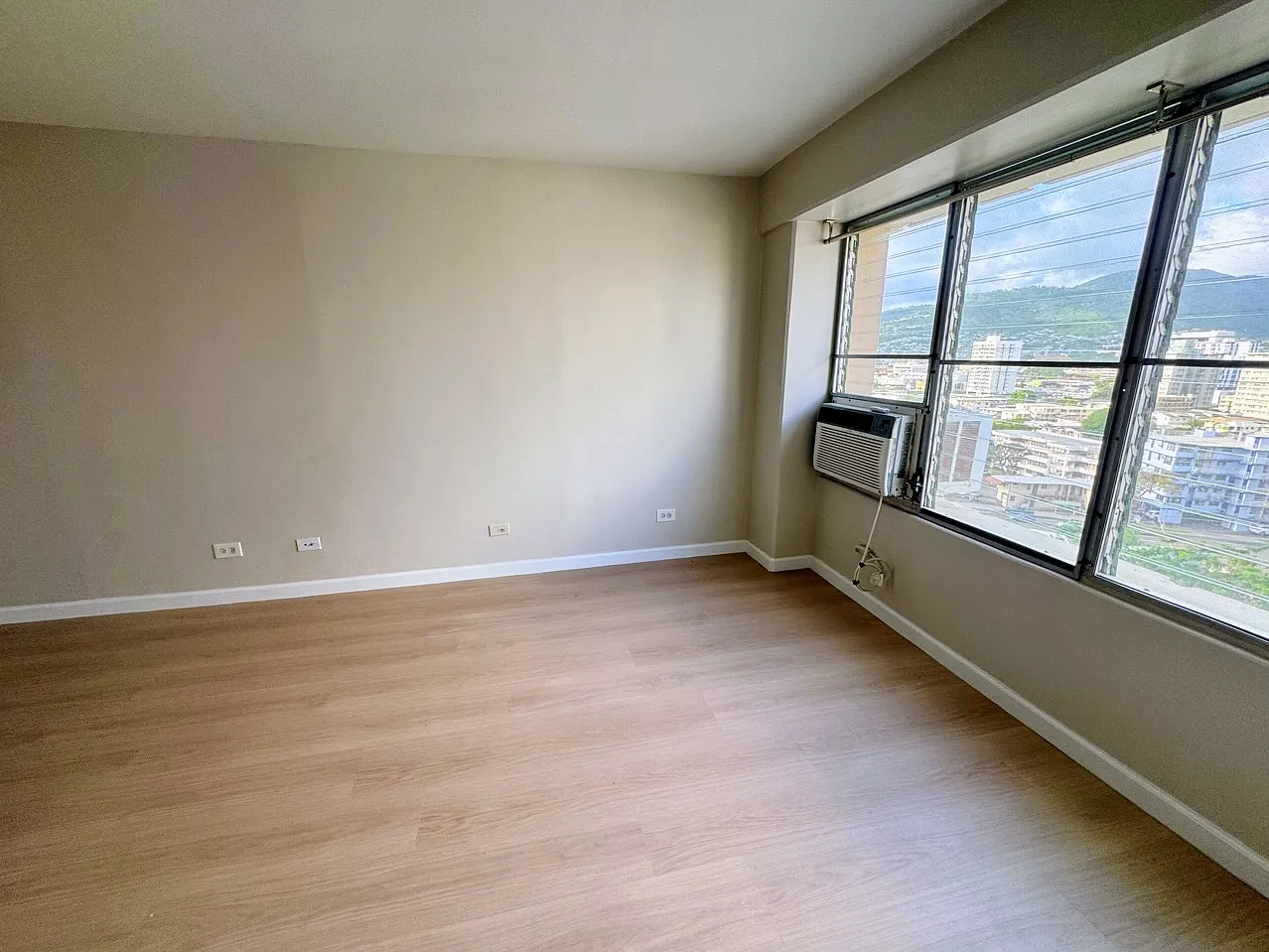 2525 Date St — Photo 1