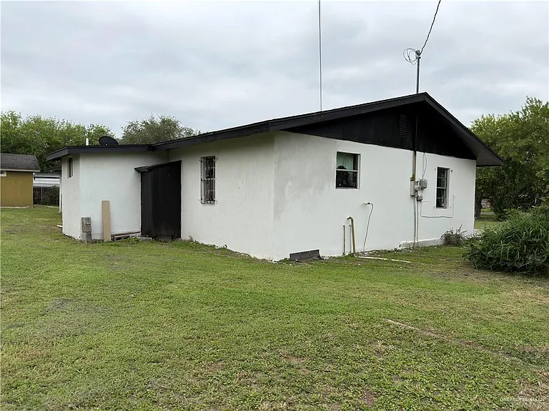 21806 Hidalgo St — Photo 5
