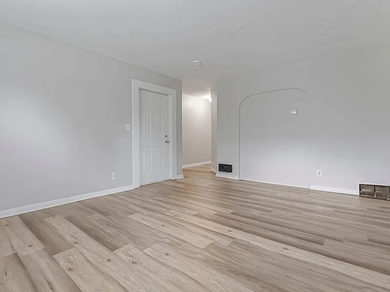 987 Lilley Ave — Photo 10
