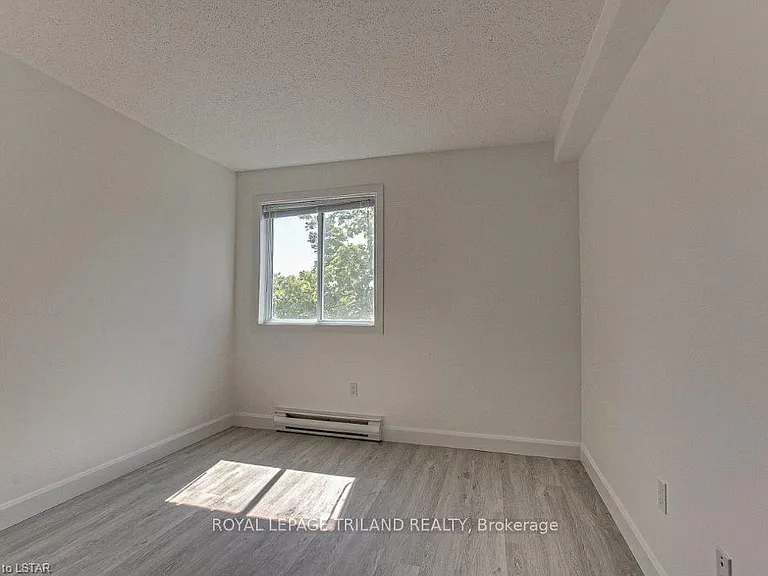 733 Deveron Cres #212 — Photo 11