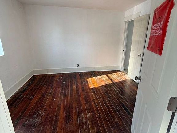 2nd image of 928 W Waggoner St