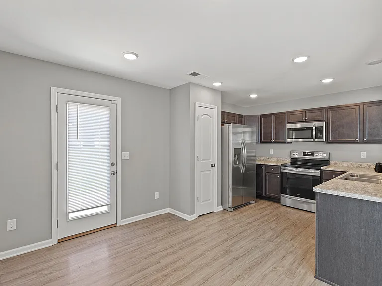 8012 Driftwood Loop — Photo 16