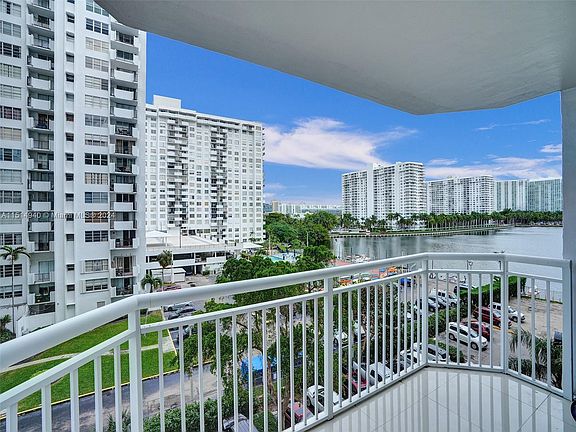 4th image of 18061 Biscayne Blvd APT 502
