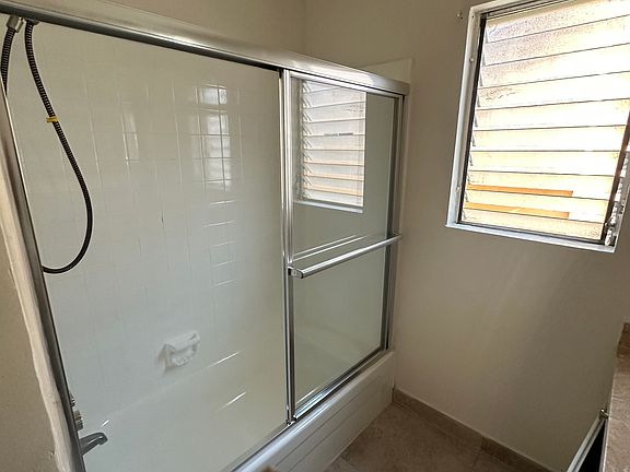 5th image of 6310 Whitsett Ave #26