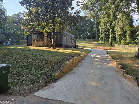 3rd image of 441 Pomona Cir SW