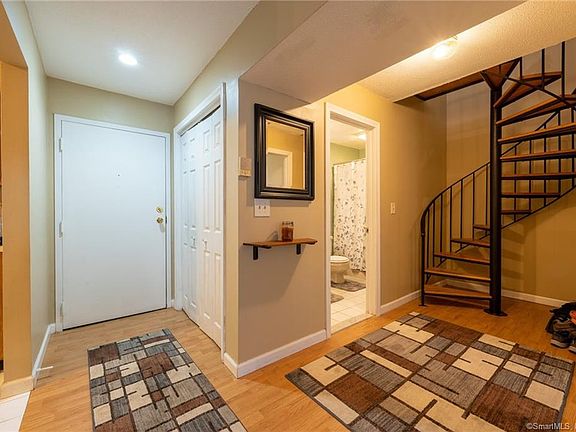 5th image of 311 Carlton Ln #311