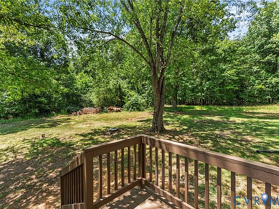 4th image of 28 Hunters Ln
