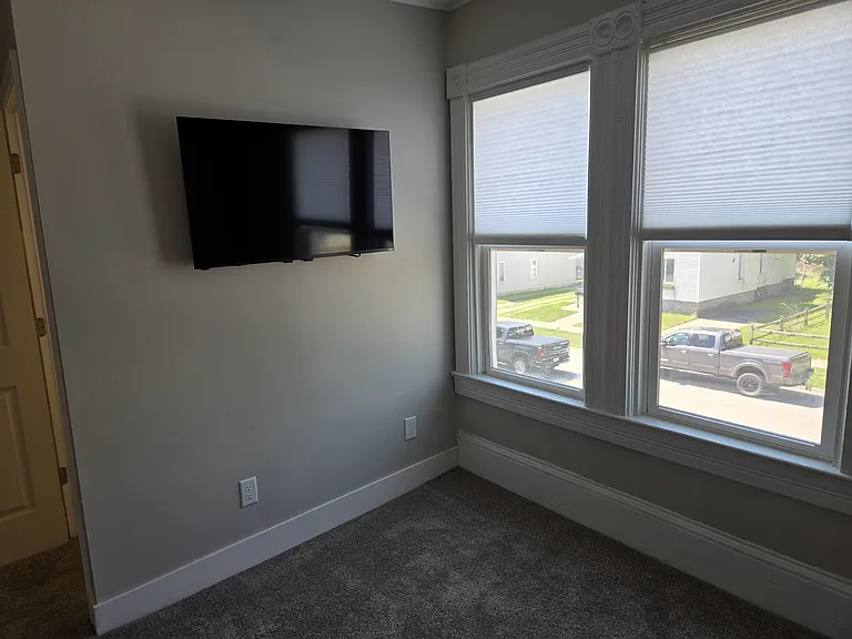 225 W Miller St #1 — Photo 4