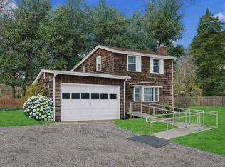 6 Oak St, Saint James, NY 11780