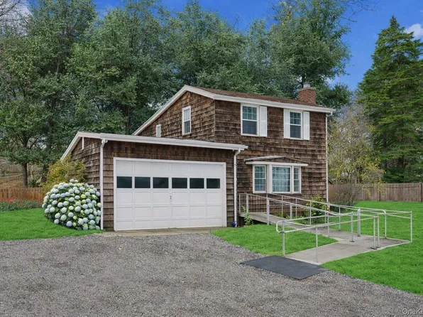 6 Oak Street, Saint James, NY 11780