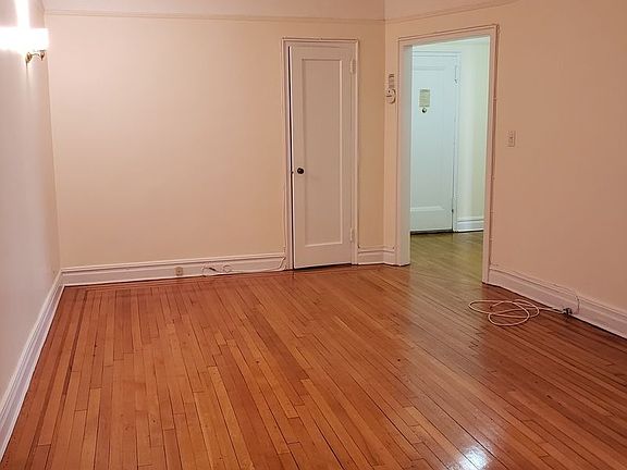 4th image of 30-75 34th St #2E