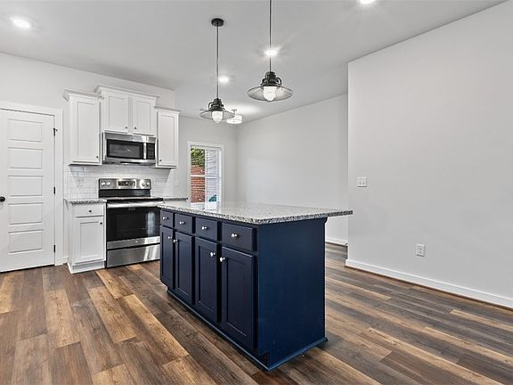 5th image of 416 Jack Hampton Dr