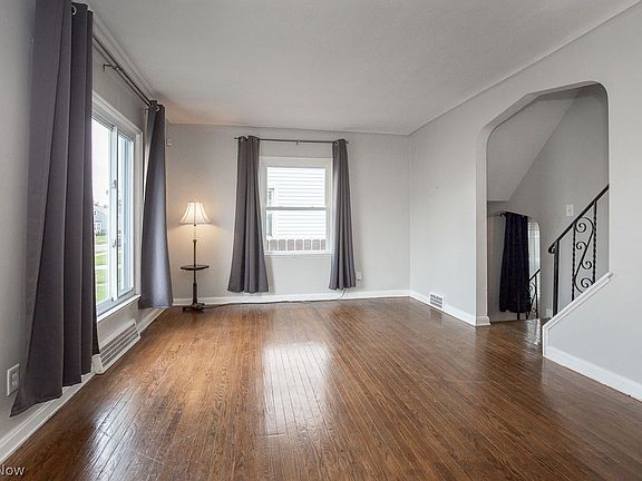 4th image of 7103 Velma Ave