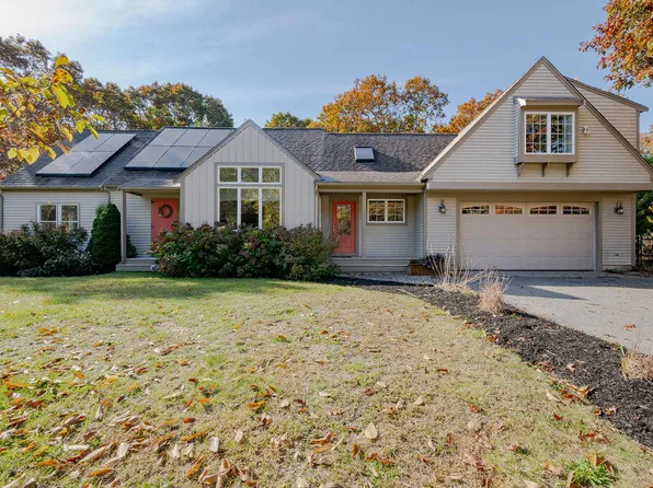 2 Woodvue Circle, Forestdale, MA 02644