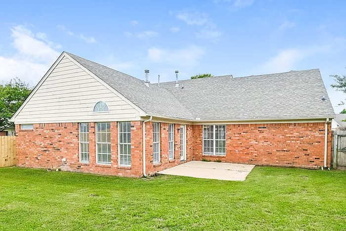 5682 Hunters Chase Dr — Photo 17