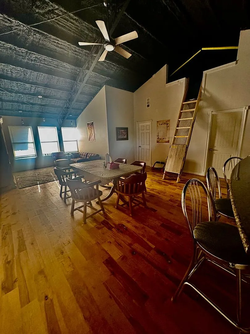 Spacious 3BR Condo in Cookson — Photo 2